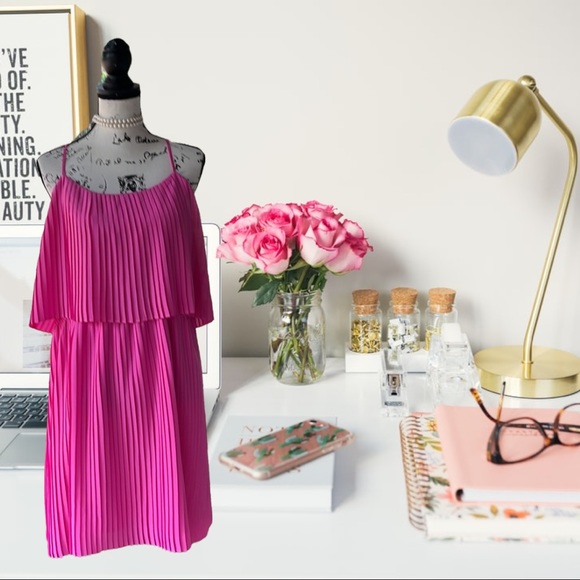 Pleated dress - Picture 2 of 10